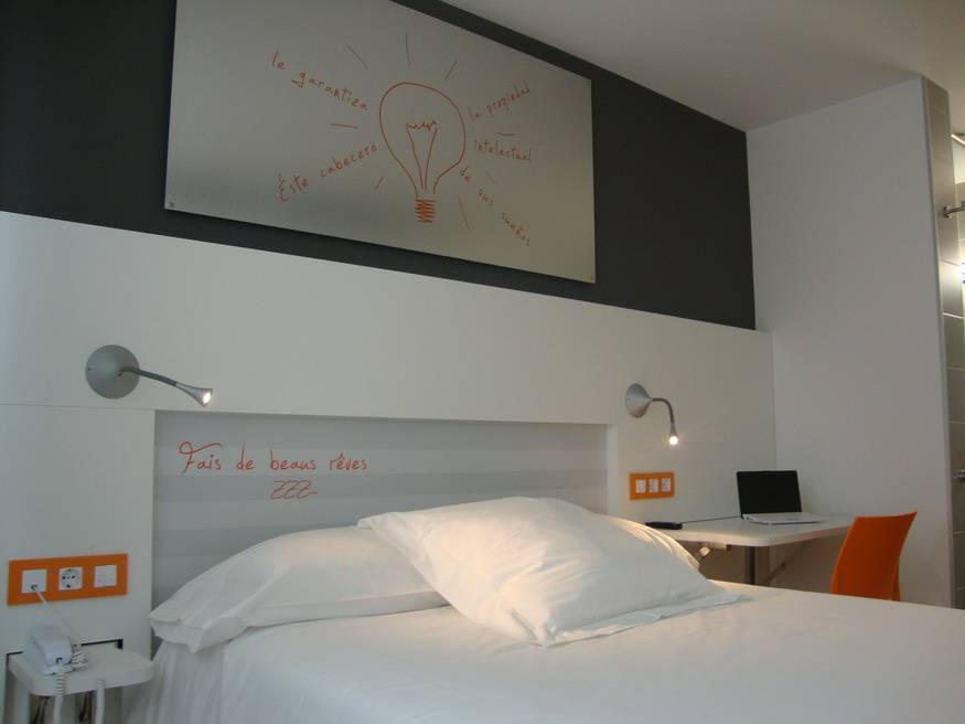 Hotel Bed4U Памплона Номер фото